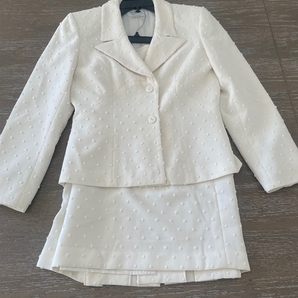 Women’s Blazer Suit - Picture 1 of 6